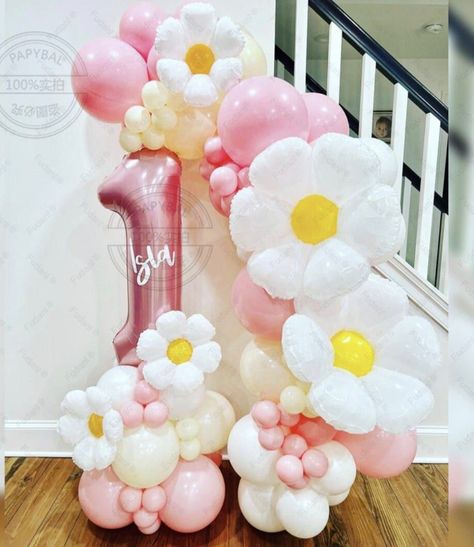 Daisy Balloon Bouquet, Daisy Balloon Decorations, Daisy 1st Birthday Party Decorations, Simple First Birthday Decorations, 1 Balloon Bouquet, Flower First Birthday Party, Daisy First Birthday Theme, Flower Theme Birthday Party, Daisy Balloon Arch