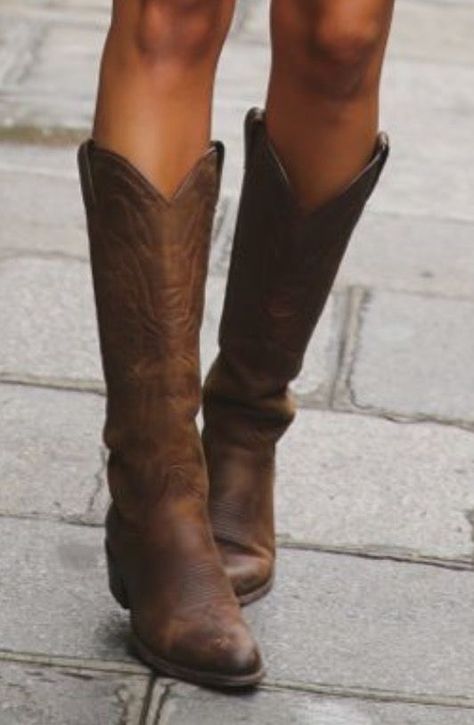 Cowboy Boots Outfit Aesthetic, Casual Cowboy Boots, Cowgirl Boots Aesthetic, Brown Cowboy Boots Outfit, Cowboy Boots Aesthetic, Women Cowboy Boots, Cowgirl Boots Brown, Cow Boy Boots, Brown Cowgirl Boots