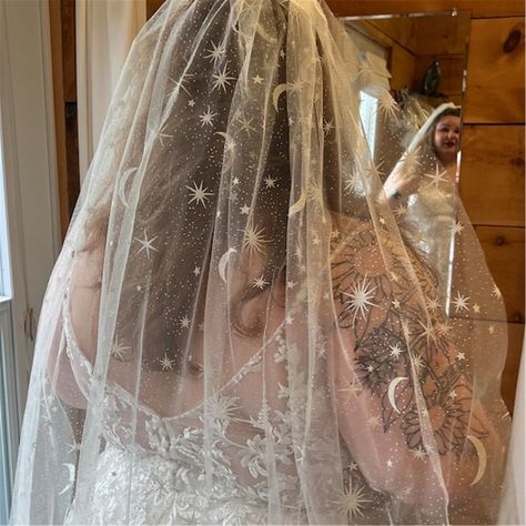 Moon And Stars Wedding Veil, Wedding Veil Stars, Alternative Veils Wedding, Moon Wedding Veil, Star And Moon Themed Wedding, Witchy Wedding Veil, Celestial Wedding Veil, Regal Veil, Colorful Veil Wedding