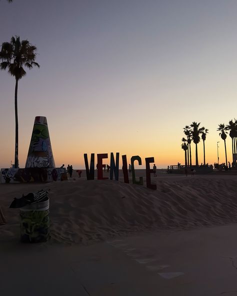 Sunsets at Venice are my favorite ✨🌅🌴 La Venice Beach, Venice Beach Aesthetic, Beach Night Aesthetic, Beach At Night, Beach Night, Vision Board Pictures, Luxury Condo, City Of Angels, Venice Beach