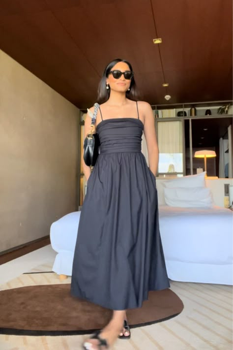 Midi Dress Strapless, Classy Summer Dresses Midi, Black Summer Dresses Casual, Midi Sundress Outfit, Midi Dress Summer Outfit, Chic Sundress, Casual Summer Midi Dress, Strapless Dress Outfit Casual, Black Strapless Dress Outfit Casual