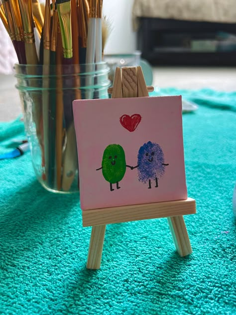 Finger Print Art Couple, Thumbprint Couple Art, Thumb Couple Painting, Thumb Painting For Friends, Best Friend Thumb Painting, Couples Finger Painting, Hand Paintings For Couples, Thumb Heart Painting, Thumbprint Art Couple