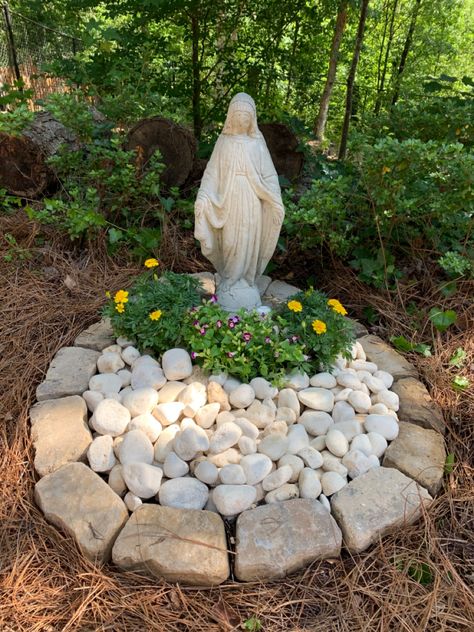 Grotto Decoration Ideas, Outdoor Shrines And Altars Ideas, Outdoor Virgin Mary Garden, Virgin Mary Garden Shrine, Rosary Garden Ideas, Mary Garden Ideas, Virgin Mary Statue Garden Ideas, Prayer Garden Ideas Backyards, Backyard Grotto