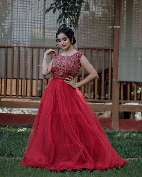 276 Likes, 1 Comments - Arumal Ajeesh (@anikha_promoter) on Instagram: “90s frame shoot  Mua: @makeupbysahla Outfit: @eira_clothing__ Clicks:  @90sframe__ Jewellery:…” Long Frock Poses, One Piece Dress Long, Gown Poses, Anika Surendran, Frock Photos, Anikha Surendran, Red Frock, Prom Dress Couture, Poses For Photoshoot