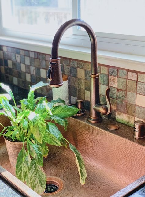 Lindsey and Esther of @bayareabuzz recently installed an Angelico Drop-in Copper Sink and shared with us the whole process. They decided they didn't want a huge project and the drop-in option was the perfect choice. Copper Kitchen Faucets, Copper Sinks, Copper Kitchen Sink, Old Sink, Fireclay Farmhouse Sink, Drop In Kitchen Sink, Black Kitchen Sink, Black Sink, Quick Diy