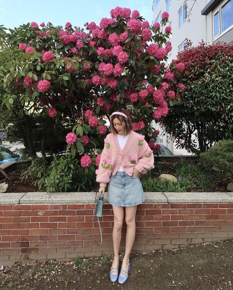 Swipe till the end to see some gorgeous flowers 💗😙 Cardigan @strangersnlovers . . Pinterest girl, soft girl aesthetic, spring flowers, Cherry blossom, pink outfit inspo, spring outfit inspo, outfit ideas, chunky flower cardigan Cardigan Pose Ideas, Outfits With Pink Cardigan, Flower Cardigan Outfit, Pink Cardigan Outfits, Cherry Blossom Clothes, Dania Core, Soft Girl Outfit Aesthetic, Cherry Blossom Outfit Ideas, Soft Outfits Aesthetic