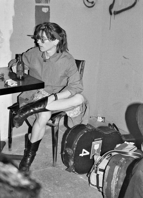 Kim Gordon, dance terai 1982 The Wire - Gallery: Catherine Ceresole's New York no wave photos Wave Photos, No Wave, Kim Gordon, Youth Photos, Waves Photos, Sonic Youth, Riot Grrrl, Punk Rock Bands, Women In Music