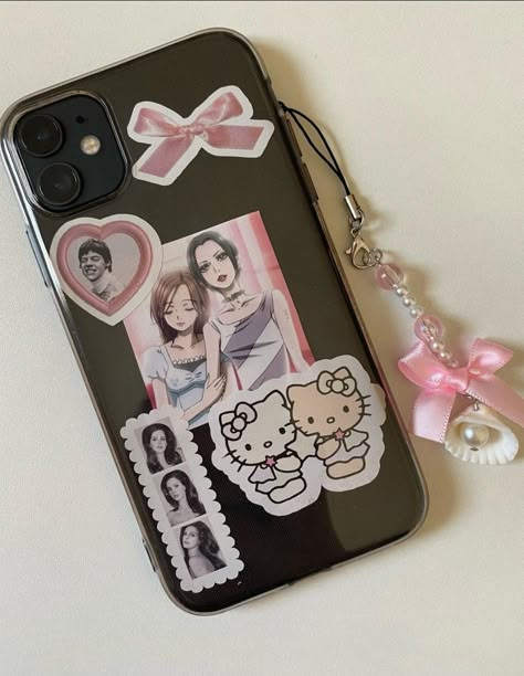 Cute Custom Phone Case Ideas, Nana Anime Phone Case, Diy Casing Phone Ideas, Sticker Case Aesthetic, Clear Aesthetic Phone Case, Clear Phone Case Inspo Stickers, Phone Case Decoration Stickers, Sticker Phone Case Aesthetic, Iphone Clear Case Ideas