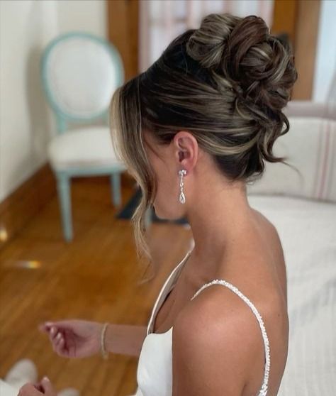 Bridal Hair Up, Bride Hairstyles Updo, Messy Hair Updo, Ball Hair, Wedding Bun Hairstyles, Prom Hair Updo, Wedding Hairstyles Bridesmaid, Wedding Hair Up, Bridal Hair Buns