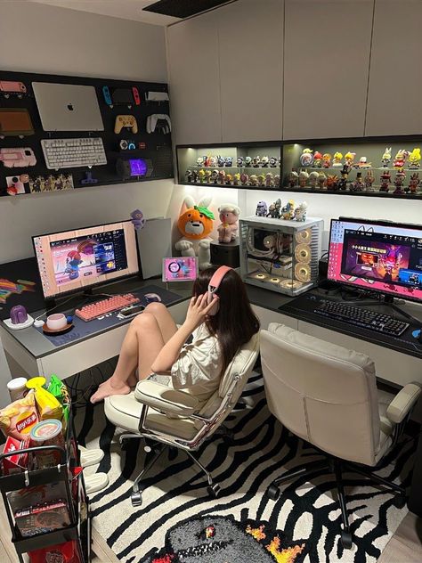 Two Person Pc Setup, Luxury Gaming Setup, Gamer Study Room, Gaming Setups Aesthetic, Gaming Set Up Bedroom, Bedroom With Gaming Setup, Anime Pc Setup, 2 Monitor Desk Setup, Pc Room Setup