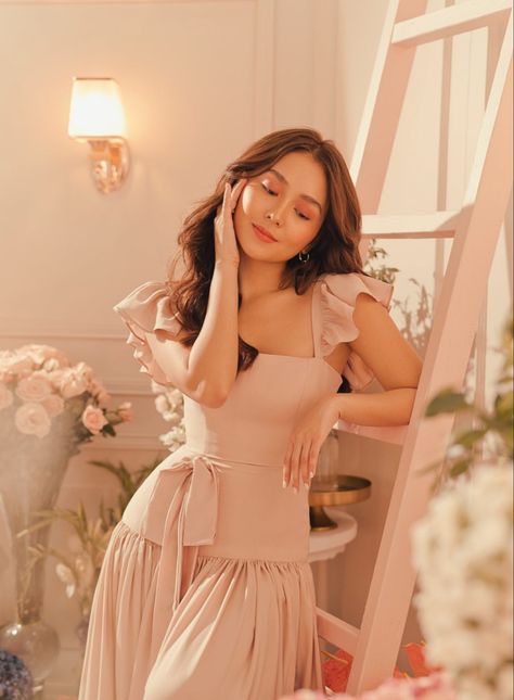 KathNiel I Kathryn Bernardo I Daniel Padilla Studio Photoshoot Ideas Dress, Pre Debut Photoshoot Ideas Studio, Simple Pre Debut Photoshoot Ideas, Diy Fashion Photoshoot, Korean Inspired Photoshoot, Debut Photoshoot Ideas, Kathryn Bernardo Photoshoot, Kathryn Bernardo Outfits, Bday Shoot Ideas