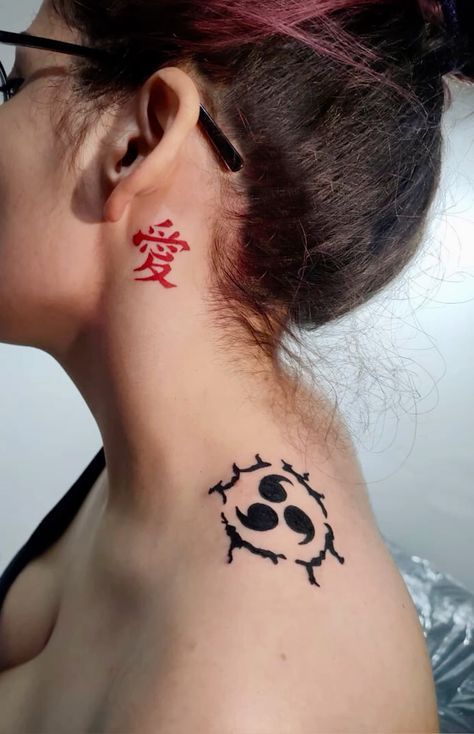 Gaara Neck Tattoo, Naruto Belly Tattoo, Neck Tattoo Anime, Gara Tattoos, Garra Tattoo, Tattoo Korean, Anime Tats, Gaara Tattoo, Xo Tattoo