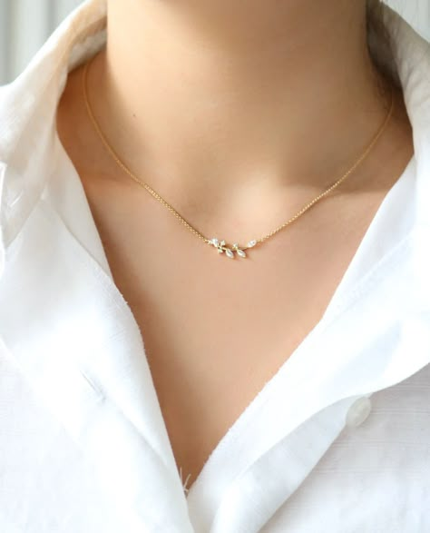 Necklace Leaf Branch Aligned, Vine Necklace, Bridesmaids Jewelry, Bar Necklace, Flower Pendant Dainty Necklace, Olive Leaf Vine, Bridal - Etsy Canada Jewelry Necklace Simple, Feminine Necklace, Necklace Bar, Pretty Jewelry Necklaces, Branch Necklace, Snowflake Necklace, Branch Design, Necklace Flower, Necklace Delicate