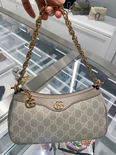 Chain shoulder bag