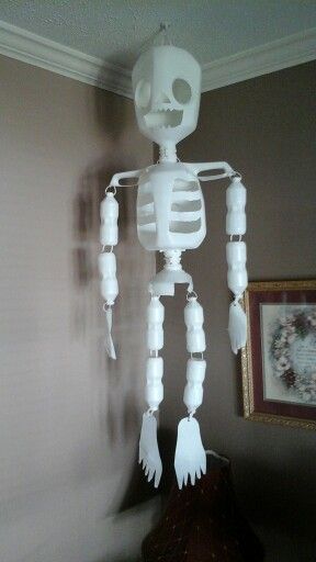 Milk Carton Skeleton, Pvc Skeleton Diy, Halloween Decor Skeletons, Halloween Decorations Recycled Materials, Skeleton Diy Projects, Skeleton Decoration Ideas, Skeleton Project, Skeleton Diy, Milk Jug Crafts