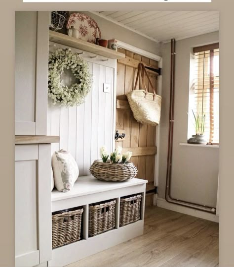 Flint Cottage, Bench With Baskets, Mudroom Decor, Mudroom Design, Hallway Designs, Country Interior, Small Apartment Decorating, Boot Room, Hall Decor