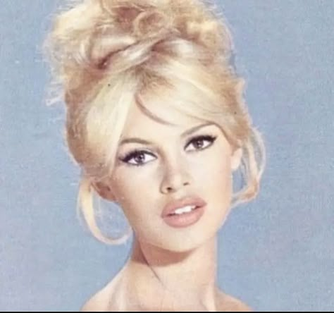 Bardot Hair, Bridgette Bardot, Woman With Blonde Hair, Bridget Bardot, Bardot Style, Actrices Hollywood, French Actress, Anne Marie, Brigitte Bardot