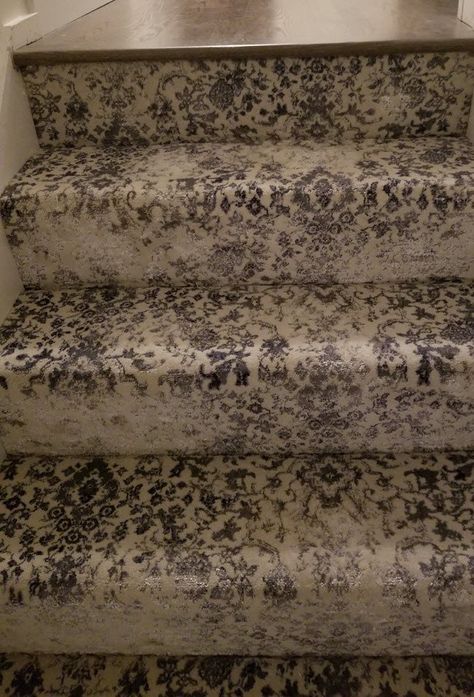 Patterned Carpet On Stairs, Traditional Carpet Pattern, Best Carpet For Stairs, Entrance Inspiration, Carpet On Stairs, Stairway Carpet, Patterned Stair Carpet, Carpet For Stairs, Staircase Renovation