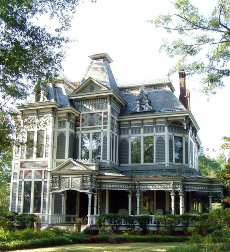 Victorian eastlake modern gray Big Porch, Haint Blue, Victorian Style House, Old Victorian Homes, Victorian Style Homes, Antique House, Lots Of Windows, Victorian Mansions, Property Brothers