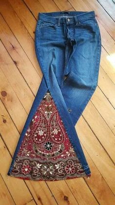 Bohemian Jeans, Hippie Jeans, Diy Sy, Moda Hippie, Boho Styl, Mode Hippie, Boho Jeans, Hippie Clothing, Sewing Dress