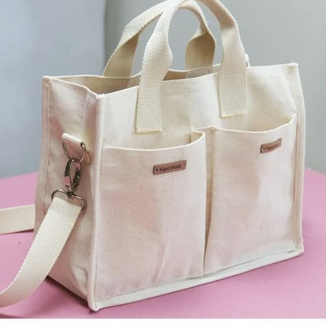 Creative Tote Bag, Pretty Tote Bags, Canvas Bag Diy, Cute Luggage, Diy Tote, Tote Bags Sewing, Fabric Tote Bags, Copy And Paste, Diy Tote Bag