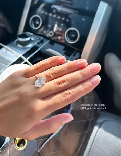 Aesthetic Engagement Rings, Ring Inspo Jewelry, Jewels Aesthetic, Short Fingers, Jewelry Tattoo Designs, Emma Macdonald, Engagement Rings On Finger, Styling Aesthetic, Jewelry Gold Rings