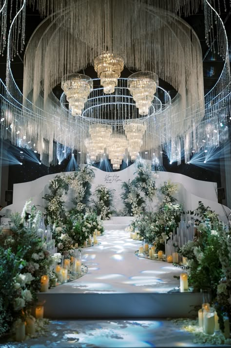 Indoor Outdoor Wedding Decor, Wedding Catwalk Decoration, Ballroom Wedding Reception Layout, Simple Ballroom Wedding Decor, Wedding Venue Ballroom, Wedding Ball Room Decoration, Ceiling Design Wedding Receptions, Wedding Sealing Decoration, Wedding Ballroom Design