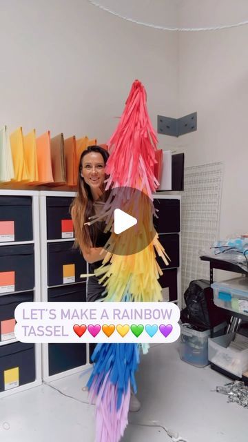 Melody Pianga on Instagram: "Most of you know my method for confetti style tassels, but for color blocked it’s a little different 🤗

Rainbow Color Blocked Tassels - 

I used 2 20” x 30” sheets of tissue paper per color 

Fold each color long ways then short (or short then long, whatever you prefer)

Cut a 7ft long strip of 1/2” Ribbon

Layer your colors overlapping  2”. Rotate one layer on top of the ribbon and the next on the other side of the ribbon (this helps it blend better)

Cut! I prefer to cut as small as I can. I like thinner strips. 

Last but not least - SHAKE that tassel!! This step is very important and don’t be afraid to shake it like you mean it 😉 

Show me your tassels ❤️🧡💛💚🩵💜" Tissue Paper Garland Diy, Balloon Tassel Diy, Tissue Paper Borders, Tissue Paper Fringe Garland, Diy Rainbow Decorations, Tissue Paper Fringe, Rainbow Tassel Garland, Streamer Wall, Tissue Paper Garlands