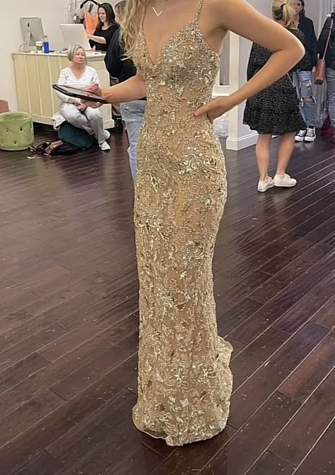 Prom Dresses 2022 Gold, Gipper Prom Dresses, Sparkle Gold Prom Dress, Gold Debs Dresses, Gold Prom Dress 2023, Sr Prom Dresses, Old Hollywood Prom Look, Formal Gold Dresses, Old Hollywood Glam Bridesmaid Dresses