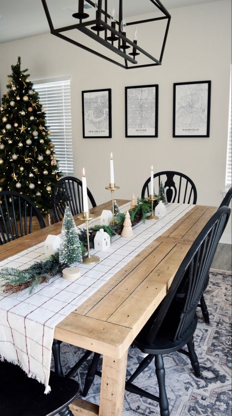 Ideas Decoracion Navidad, 2023 Ideas, Ideas Navidad, Christmas Dining Table, Neutral Christmas Decor, Cozy Christmas Decor, Christmas Apartment, Christmas Decor Inspiration, Simple Christmas Decor