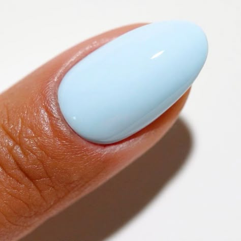 Summer Nails on a Budget: Free Beginners Tips Aquamarine Nail Color, Beach Nails Colors, Light Light Blue Nails, Beach Nails Gel Polish, Opi Light Blue Nail Polish, Simple Beach Nails Gel, Gel Beach Nails, Dnd Light Blue Gel Polish, Dnd Baby Blue