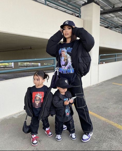 Matching Daughter Outfits, Mom And Daughter Matching Halloween Costumes, Matching Family Outfits Swag, Family Streetwear, Bebe Outfit Y2k, Mom And Baby Girl Matching Outfits, Baddie Mom And Daughter, Mom And Baby Matching Outfits, Mommy Baby Matching Outfits