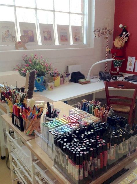 Home Art Studios, Dream Art Room, Art Studio Decor, Small Art Studio, Art Studio Space, Art Studio Room, Art Studio Design, Popular Crafts, Art Studio At Home