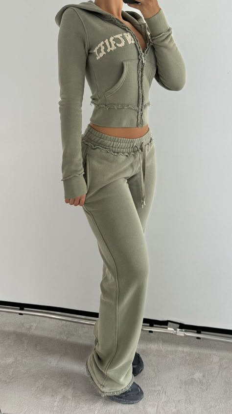 Fitted Tracksuit Women, 2 Pc Set Outfit Women, Sweat Suit Aesthetic, Y2k Sweatsuit Outfit, Tracksuits Outfits Women, Womens Two Piece Outfits Matching Set, Matching Jogger Set Outfit, Ladies Tracksuit Outfit, 2000s Tracksuit Outfit