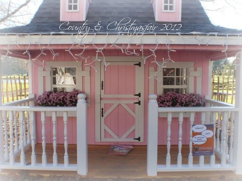 Pink She-Shed Pink Shed, Tiny She Shed, She Shed Interior Ideas, She Shed Interior, Cottage Garden Sheds, Bakery Design Interior, Craft Shed, Shed Interior, Shabby Chic Garden