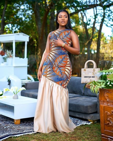 Traditional Dresses Designs African, Classy Ankara Dresses, Capulana Dress, Traditional Wedding Guest Outfit, African Wedding Guest Outfit Classy, African Design Dresses Classy, Traditional African Wedding Dress, Roora Dresses, African Wedding Guest Outfit