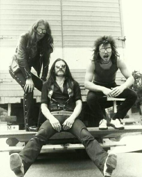 MOTÖRHEAD . . . . #motorhead #lemmykilmister #lemmy #lemmyisking #philtyanimal #philtaylor #metalhead #metal #metalmusic #heavymetal #hardrock #80s #90s #70s #oldies #goldies #oldiesbutgoldies #goldenera #goldenrockera #rockandroll #rocknroll Eddie Clarke, Lemmy Motorhead, The Scorpions, Lemmy Kilmister, Live Rock, Ace Of Spades, Judas Priest, Mötley Crüe, Motley Crue