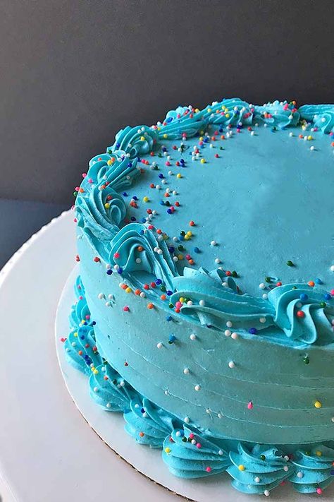 basic cake decoration Cake Decorating Ideas For Beginners, Birthday Cake Decorating Ideas, Cake Decorating For Beginners, Cake Decorating Set, Basic Cake, Chocolate Cake Decoration, Cake Decorating Ideas, Easy Cake Decorating, Beautiful Desserts