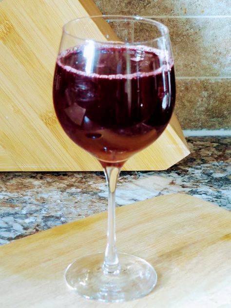 Caribbean Spiced Sorrel Drink (Trinidad Spiced Sorrel Drink) Sorrel Drink Recipe, Sorrel Recipe, Sorrel Drink, Mixed Drinks Recipes, Club Soda, Drinks Recipes, Bay Leaves, Culinary Arts, Everyday Food