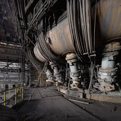 Daniel Barter's "Super Heated Metal" Subversive Photography, Industrial Environment, Blast Furnace, Abandoned Factory, Industrial Architecture, Old Factory, Space Ships, Industrial Photography, Wow Art