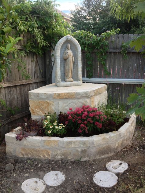 Memorial Garden Ideas, Marian Garden, Grotto Design, Planning Garden, Beginners Garden, Legacy Of Love, House Gardening, Blessed Mother Statue, Prayer Garden