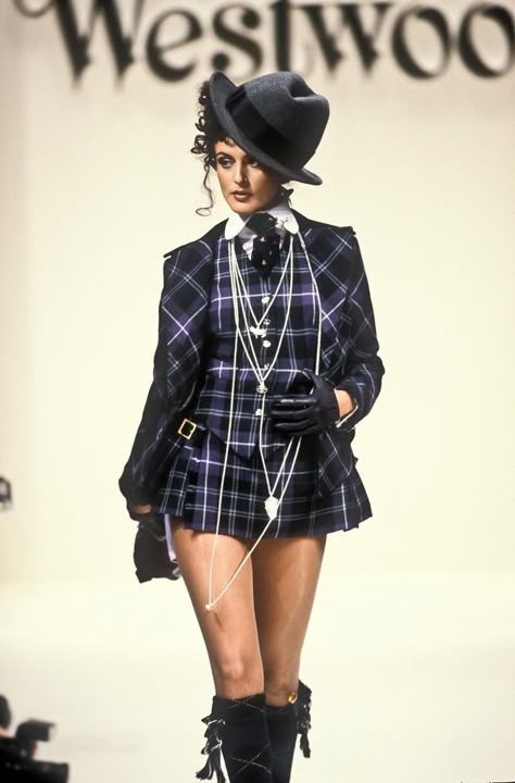 Vivienne Westwood Runway Outfits, Old Vivienne Westwood Runway, Vivienne Westwood Runway Looks, 90s Vivienne Westwood Runway, Punk Couture Fashion, Vivienne Westwood Outfits Aesthetic, How To Dress Like Vivienne Westwood, Vivienne Westwood Short Dress, Vivian Westwood Clothes