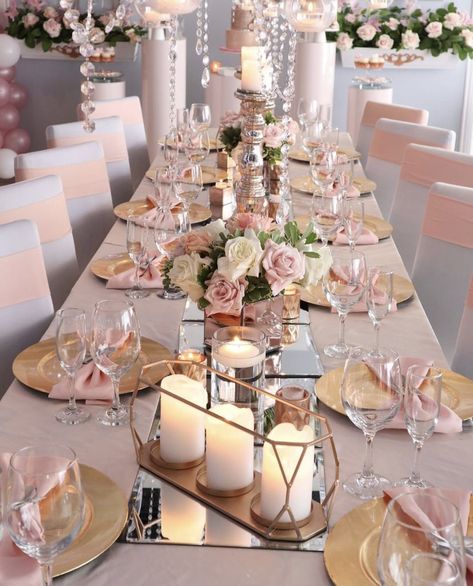 Pink Table Settings, Gold Table Setting, Dinner Party Table Settings, Fest Temaer, Birthday Dinner Party, Pink And Gold Wedding, Lights Wedding, Elegant Dinner Party, Dinner Party Table