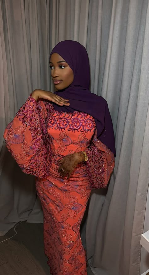 East African Clothing, Guinean Weddings, Nigerian Ankara Dresses, Bazin Styles For Women, Gambian Clothes, Eid Outfits African, Nigerian Attire, Afro Clothes, Bazin Styles