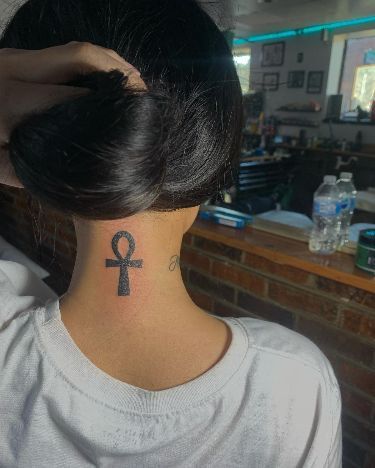 Neck Tattoos For Women, Tattoo On The Back, Neck Tattoo Ideas, Ankh Tattoo, Back Of Neck Tattoo, Neck Tattoos Women, Black Girls With Tattoos, Tasteful Tattoos, 4 Tattoo