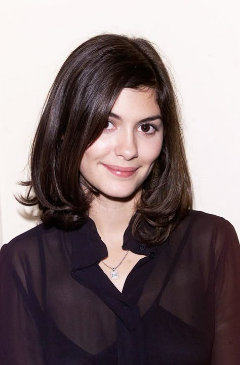 Audrey Tautou Makeup, Olive Makeup, Audrey Tatou, Hairstyles Shoulder Length, Audrey Tautou, Film Premiere, True Winter, Olive Skin, French Actress