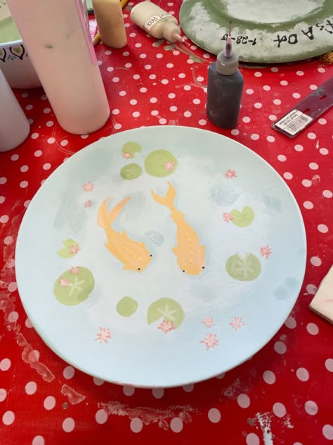 Pottery Inspo Plates, Painted Plate Ideas Ceramics, Easy Plate Designs, Paint A Plate Ideas Easy, Plate Inspo Paint, Simple Pottery Ideas Painting, Mad Potter Painting Ideas, Pottery Plate Ideas Paint, Paint A Pot Plate Ideas