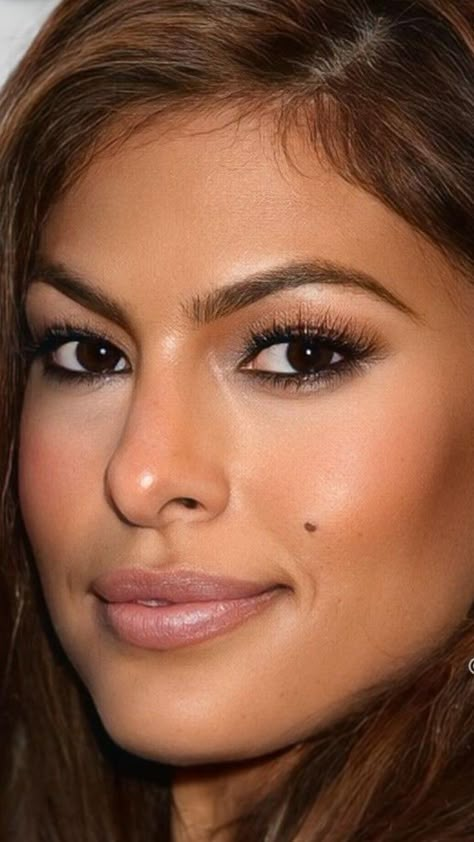 Eva Mendes Eva Mendes 90s, Eva Mendes Makeup, Eva Mendes Hair, Eva Mendes Style, 2000s Makeup Looks, Eva Longoria Style, Kendall Jenner Hair, Eva Mendez, Jenner Hair