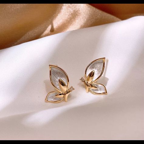 Beautiful Fashion Earrings Gold Tone Butterfly Stud Earrings, Sweet Jewelry, Luxury Earrings, Butterfly Earrings Stud, Earring For Women, Pattern Animal, Crystal Stud Earrings, Earring Type, Butterfly Earrings