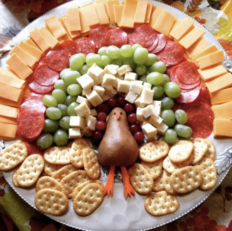 Turkey Charcuterie, Thanksgiving Veggie Tray, Thanksgiving Veggies, Thanksgiving Platter, Thanksgiving Charcuterie, Thanksgiving Snacks, Thanksgiving Appetizer, Thanksgiving Appetizer Recipes, Holiday Appetizers Easy